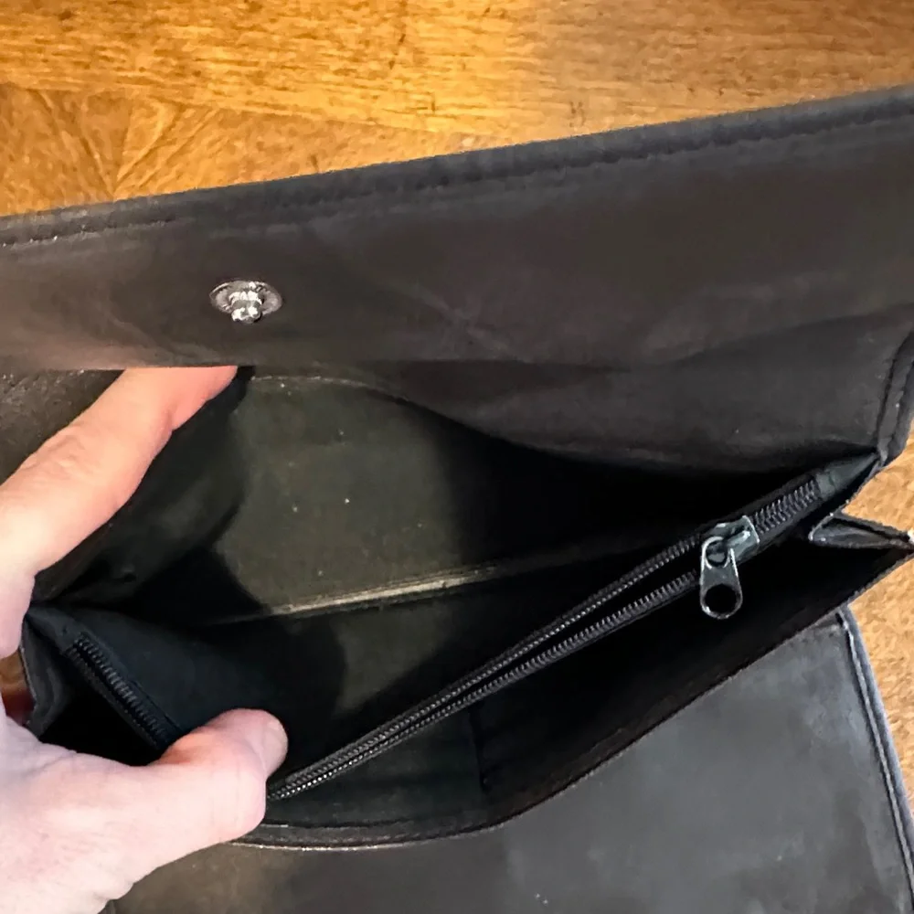 Ami Black Women’s Trifold Wallet - Picture 8 of 11